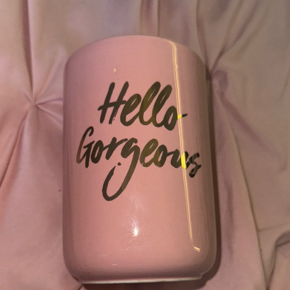 Pink 'Hello Gorgeous' Decor